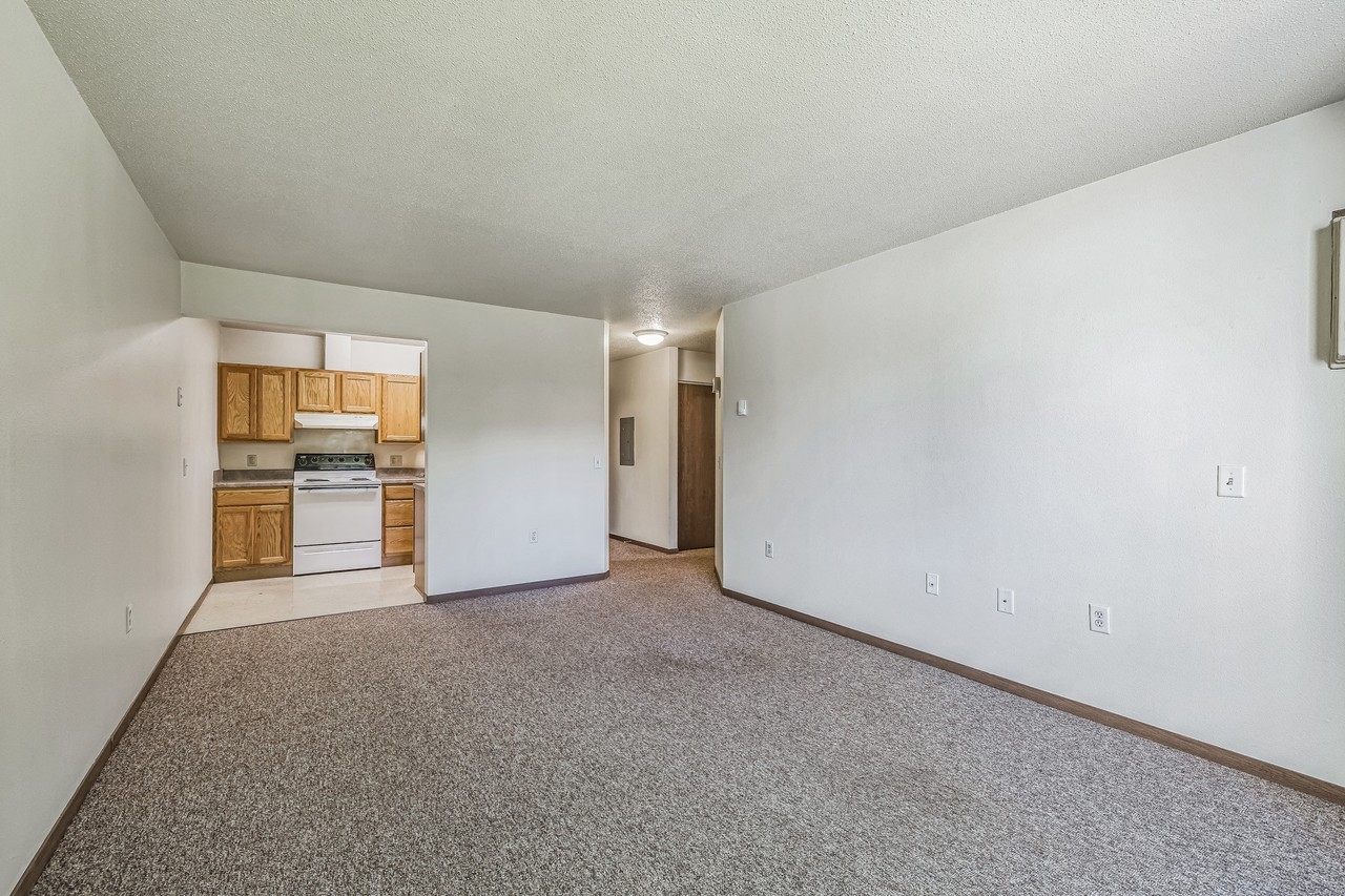 Oakwood Terrace/Portland Square - Photo 2 of 16