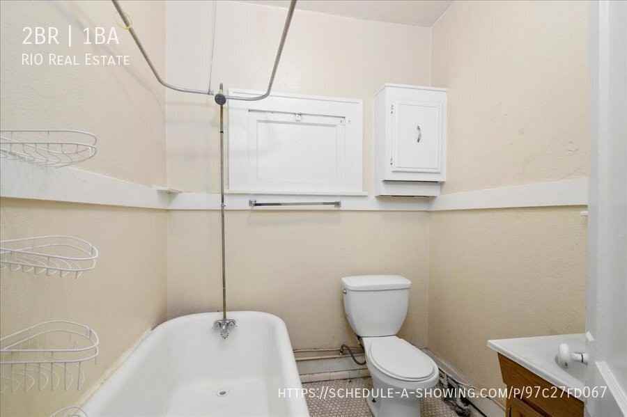 975 N Washington St #11 - Photo 3 of 15