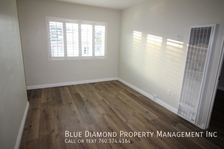 1323 Locust St - Photo 4 of 7