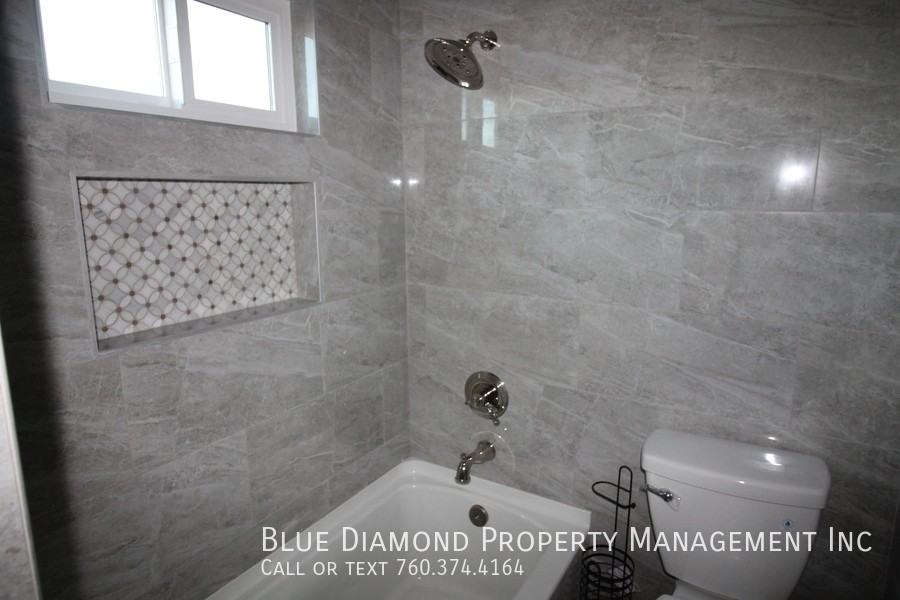 1323 Locust St - Photo 5 of 7