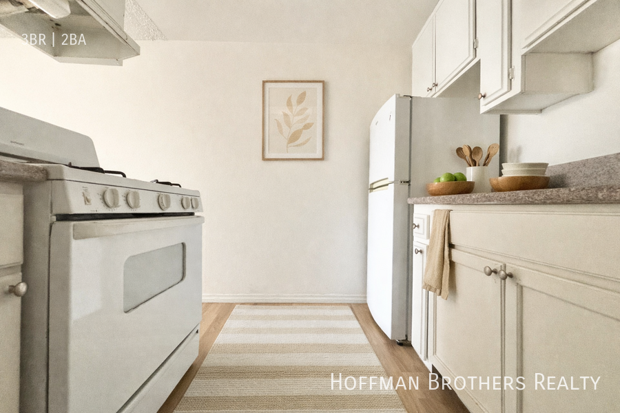 316 E Hyde Park Blvd #2 - Photo 3 of 14