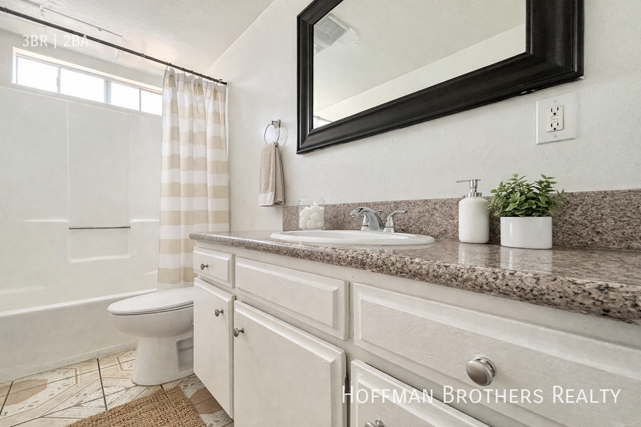 316 E Hyde Park Blvd #2 - Photo 4 of 14