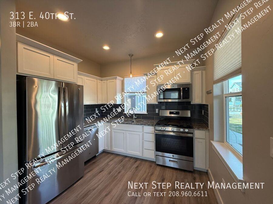 313 E 40th St - Photo 5 of 20