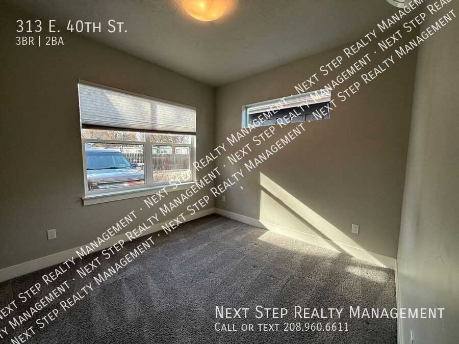 313 E 40th St - Photo 7 of 20