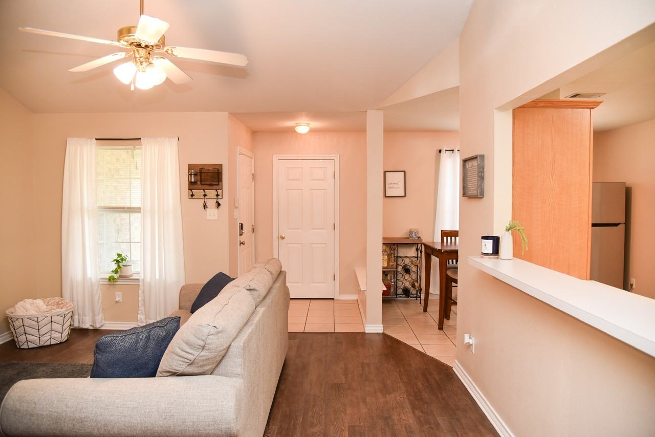 3813 Oldenburg Ln - Photo 2 of 22