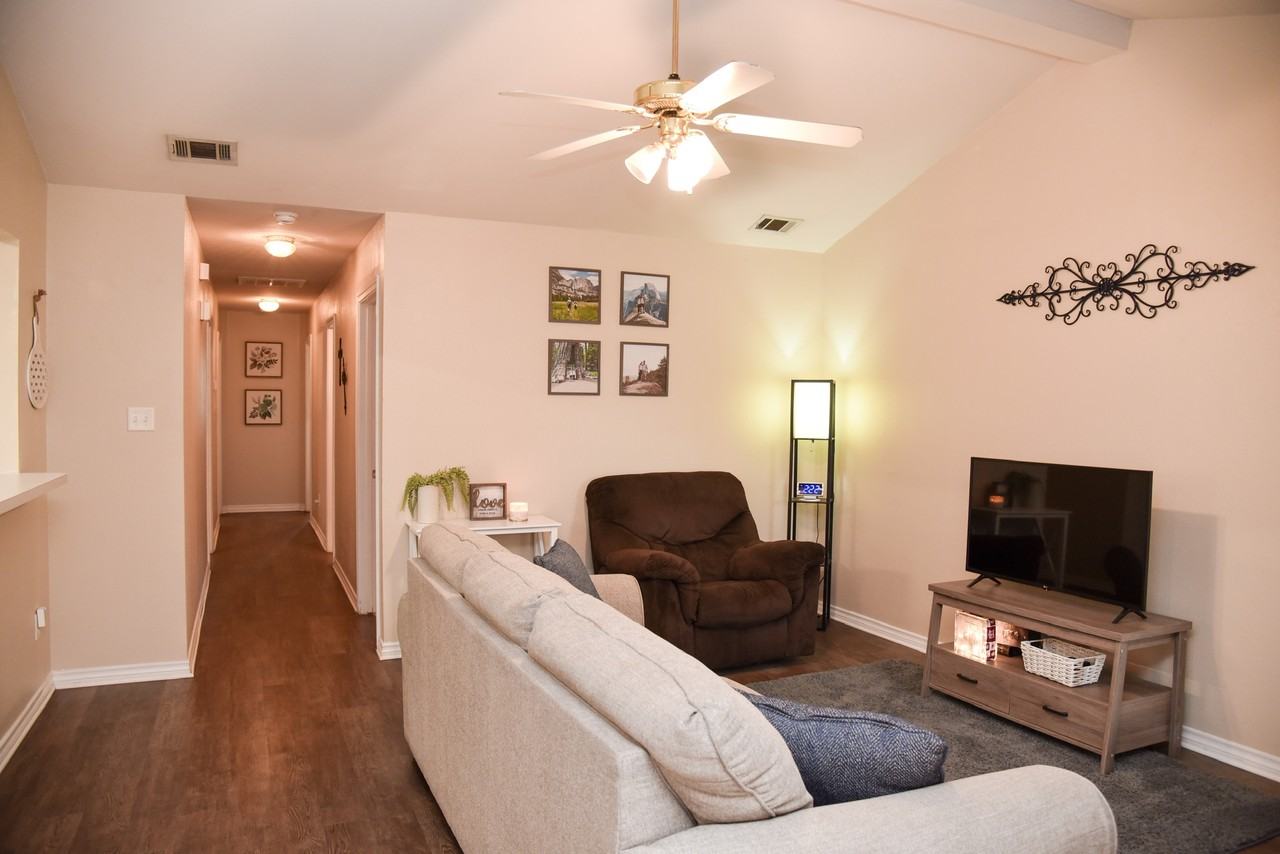 3813 Oldenburg Ln - Photo 6 of 22