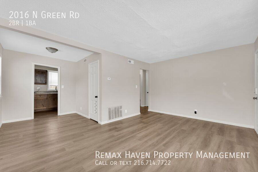 2016 N Green Rd - Photo 4 of 19