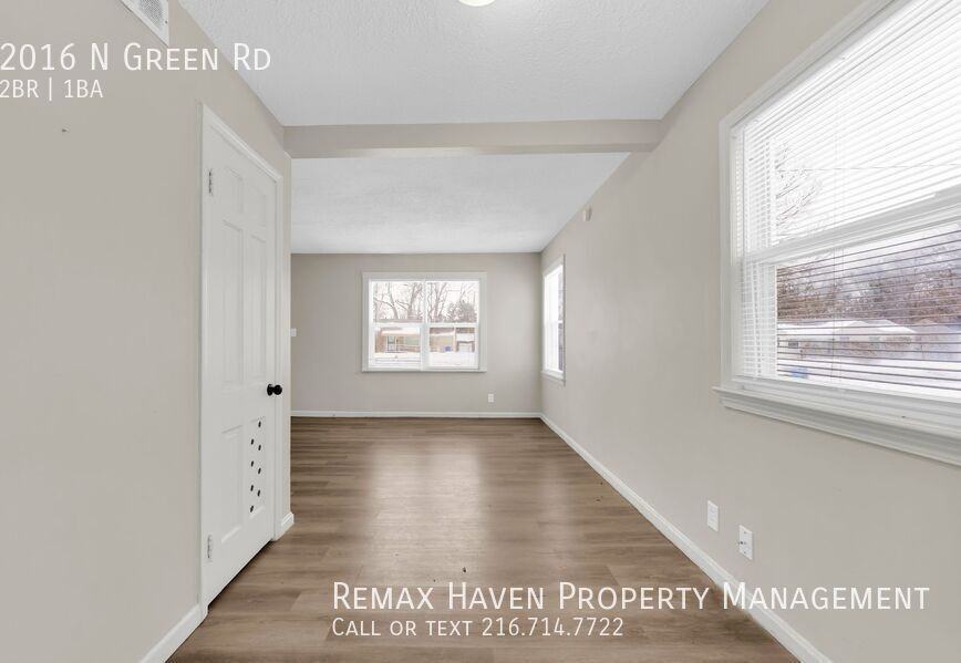 2016 N Green Rd - Photo 5 of 19