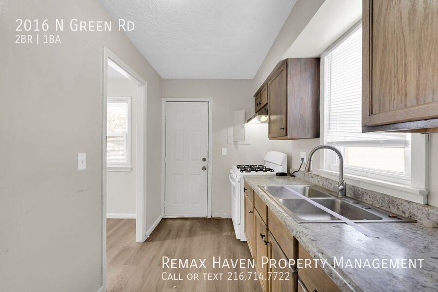 2016 N Green Rd - Photo 6 of 19