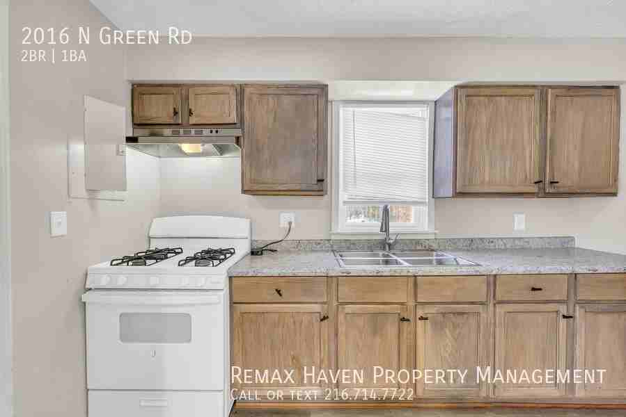 2016 N Green Rd - Photo 7 of 19