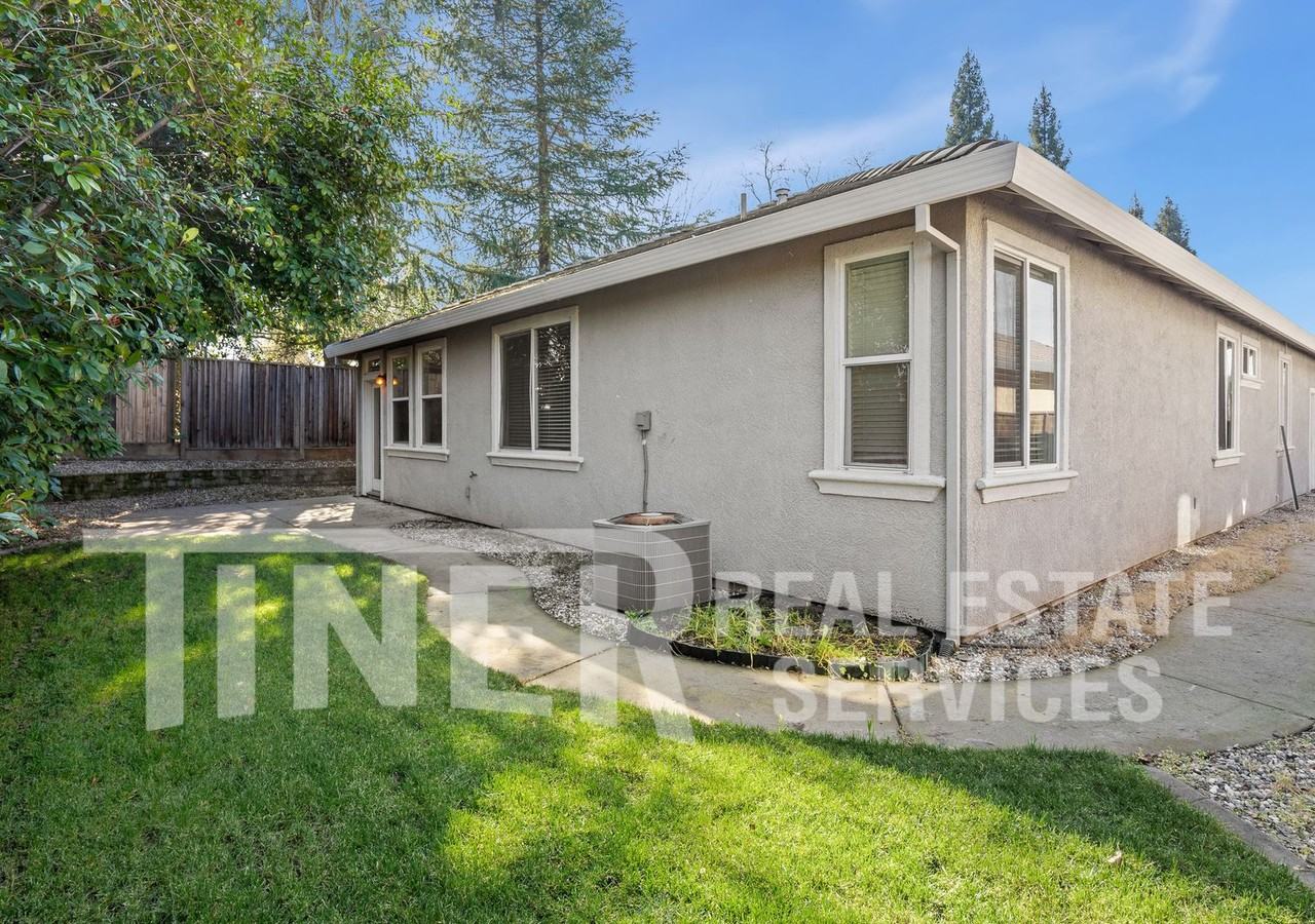 7449 Thalia Ct - Photo 4 of 25