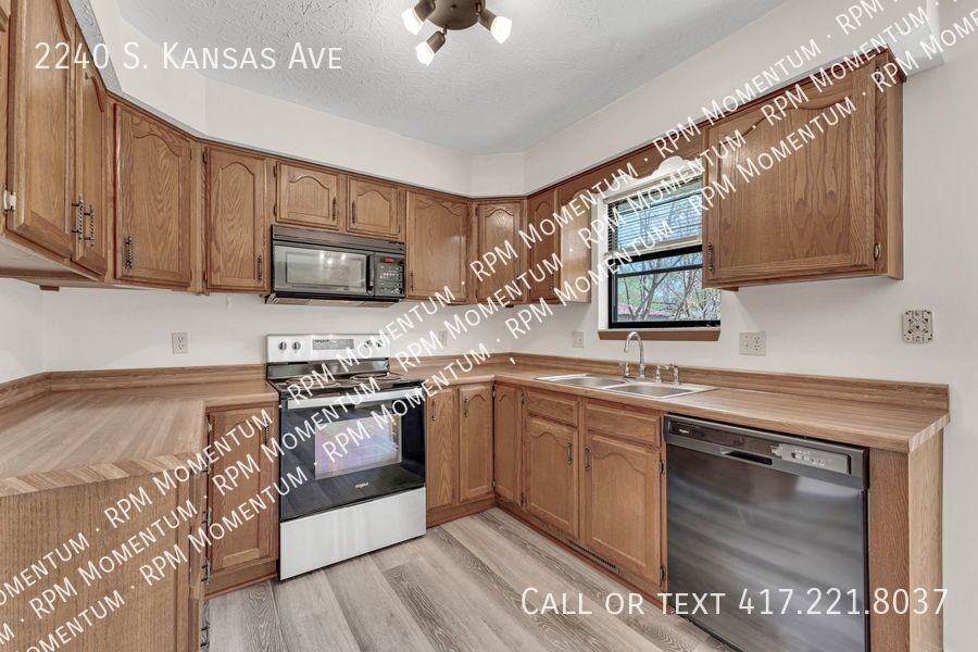 2240 S Kansas Ave - Photo 3 of 30