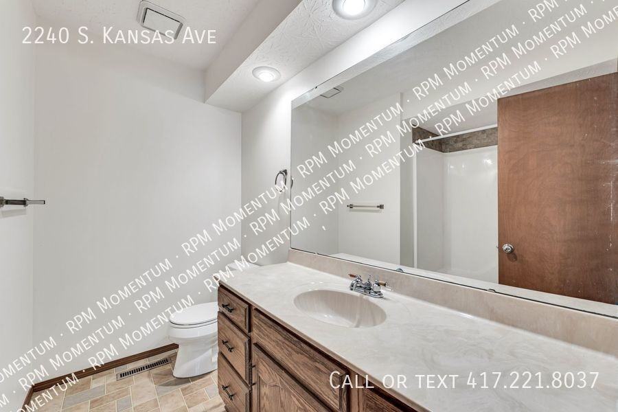 2240 S Kansas Ave - Photo 4 of 30