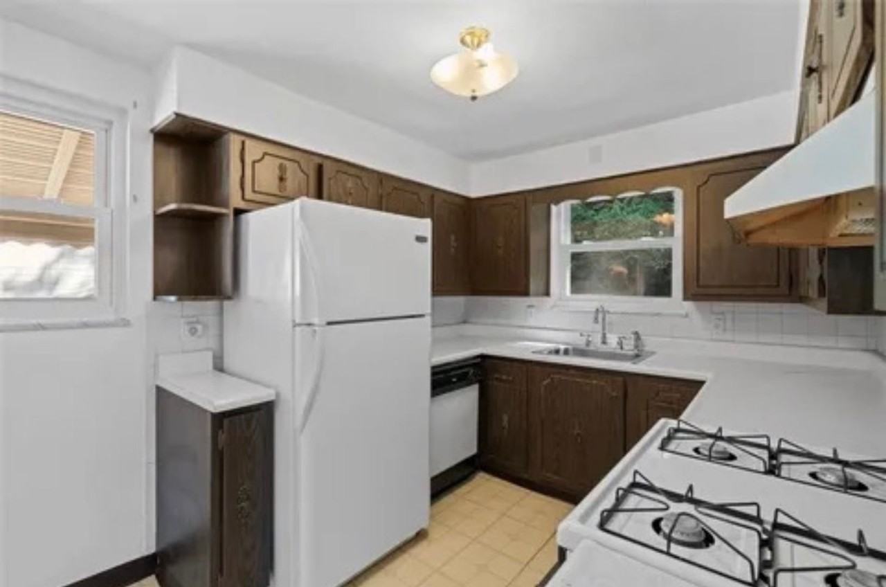 2143 Plainview Ave - Photo 4 of 16