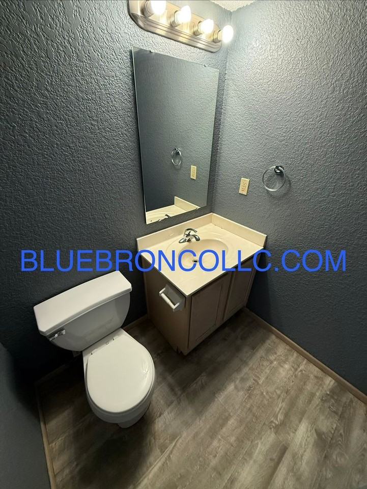 235 Se Florence Ave - Photo 3 of 14