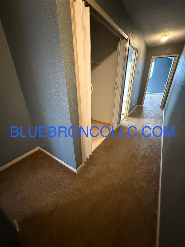 235 Se Florence Ave - Photo 7 of 14