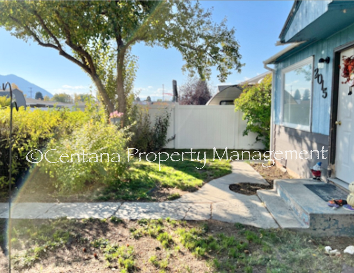 2015 Banks Ave - Photo 2 of 20