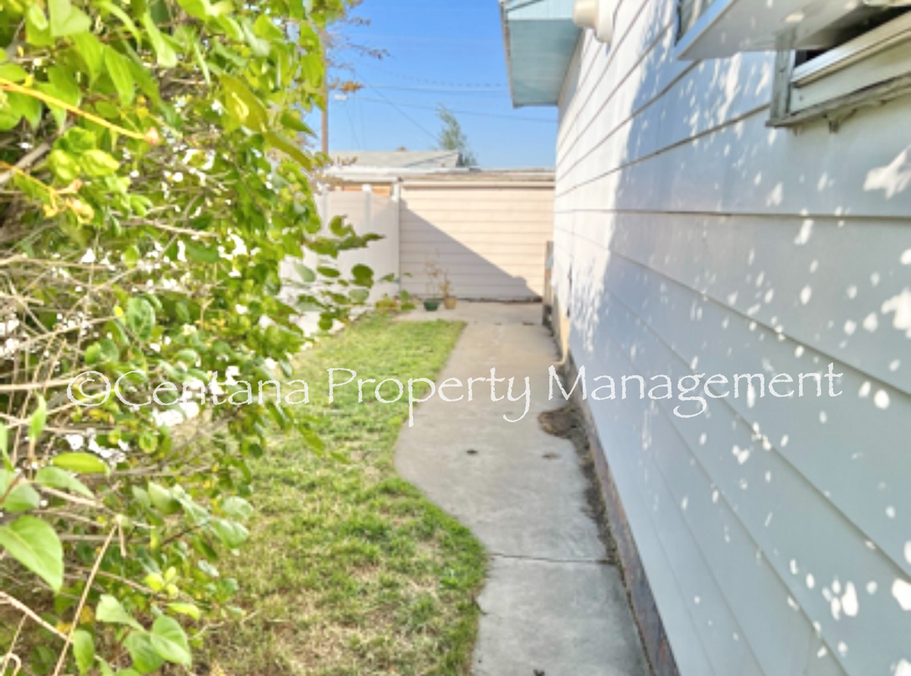 2015 Banks Ave - Photo 4 of 20