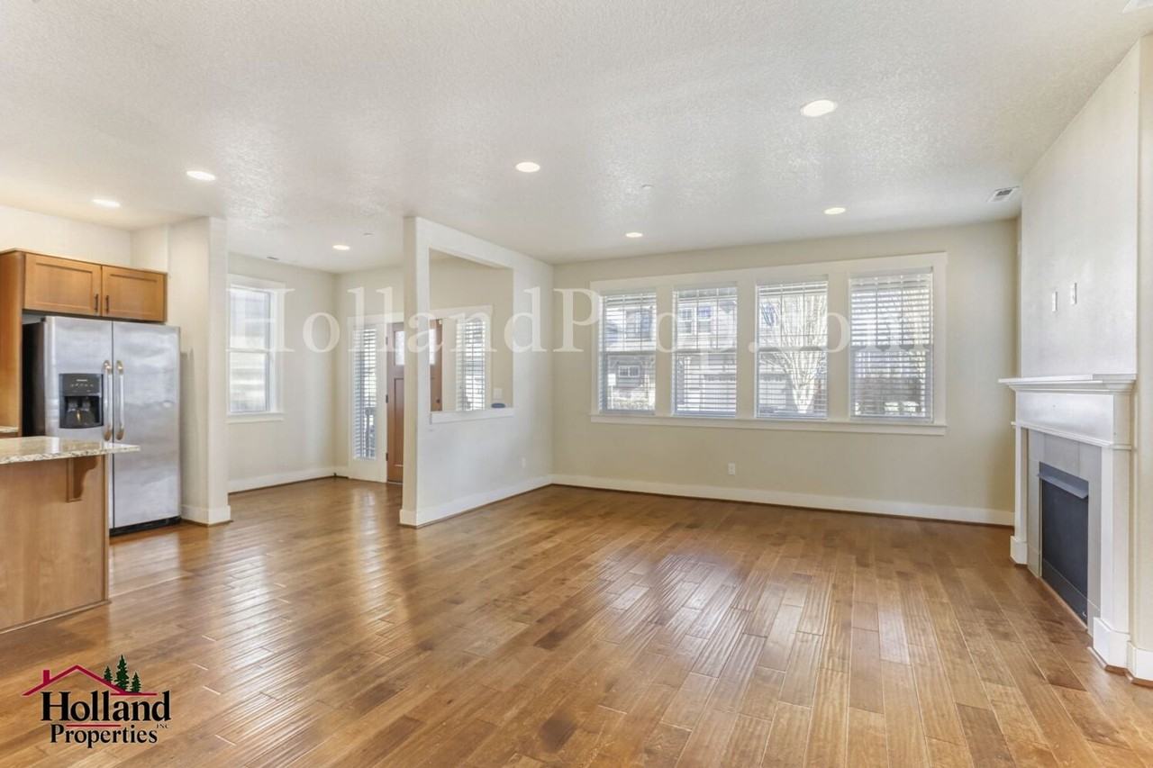 473 Ne 77th Ave - Photo 5 of 20