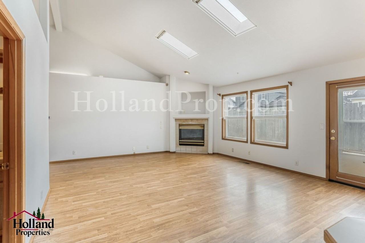 6362 Se Maple St - Photo 6 of 18