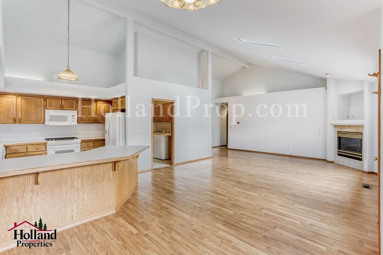 6362 Se Maple St - Photo 7 of 18