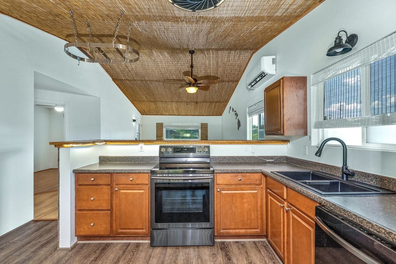 225 Humupea St - Photo 6 of 33