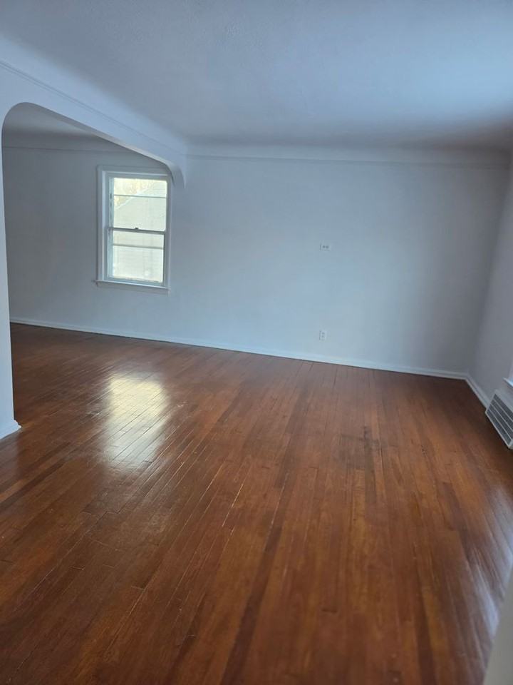 8610 Rosewood Ave - Photo 3 of 19