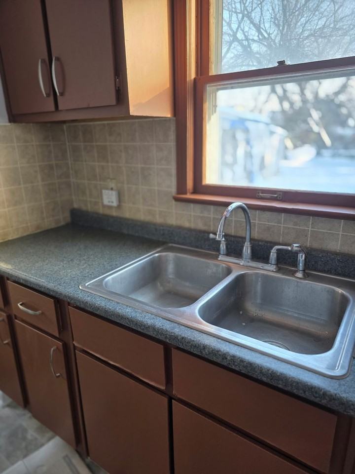 8610 Rosewood Ave - Photo 4 of 19