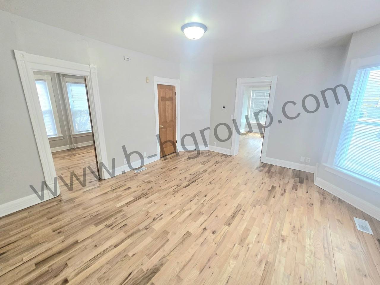 1925 53rd St - Photo 2 of 19