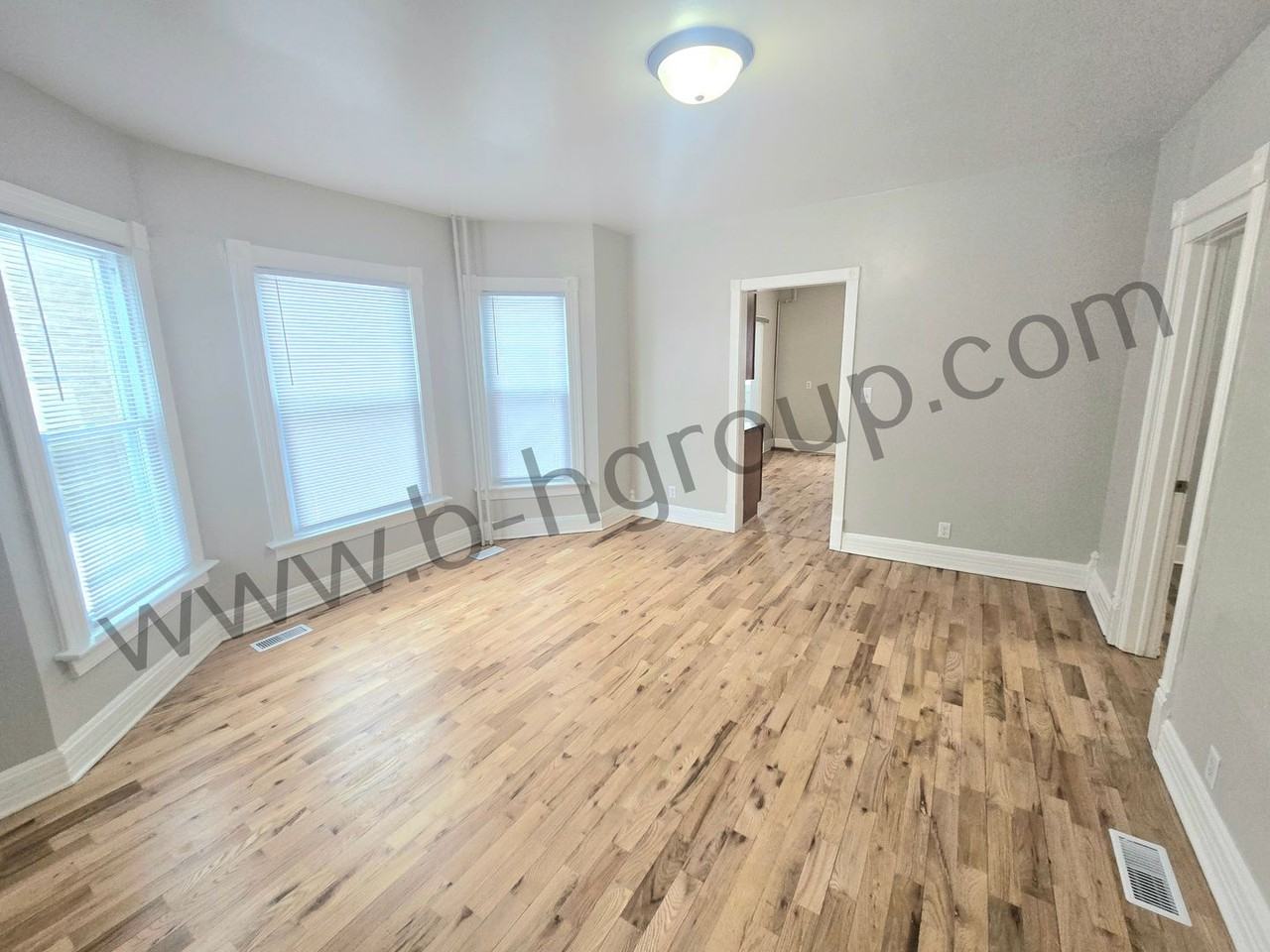 1925 53rd St - Photo 6 of 19