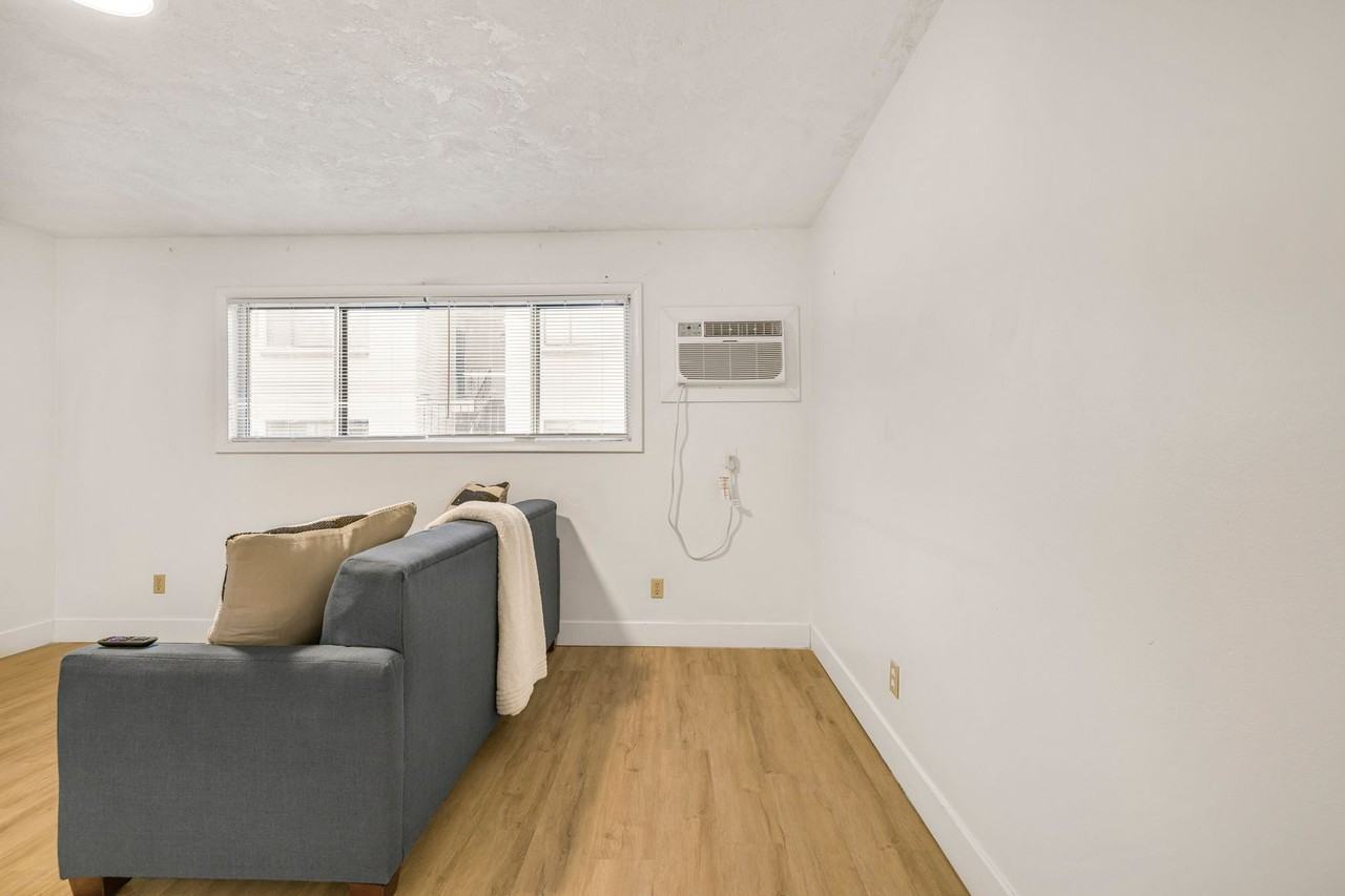 Strawberry Apartments - Photo 6 of 50