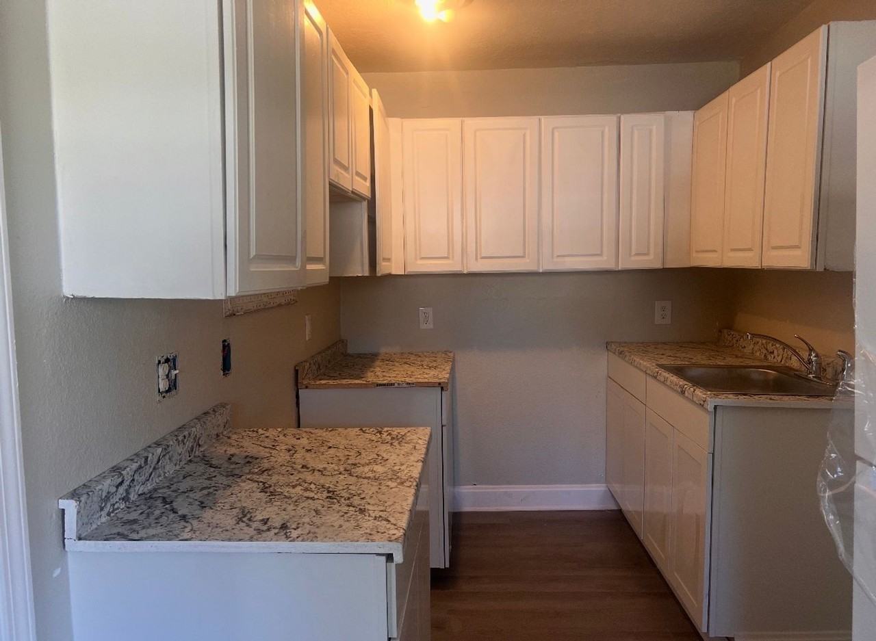 528 Shasta St - Photo 5 of 9