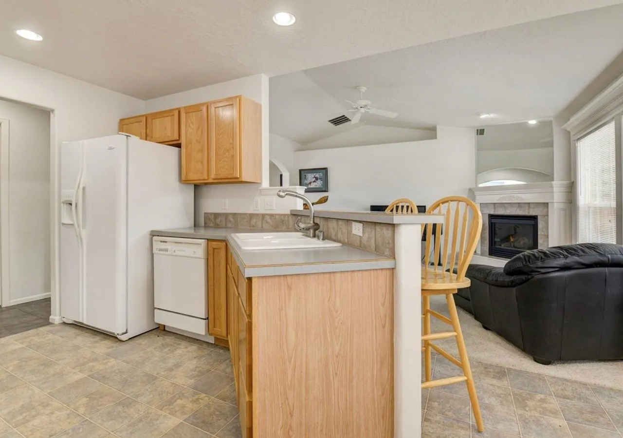 14475 W Elmsprings St - Photo 7 of 24