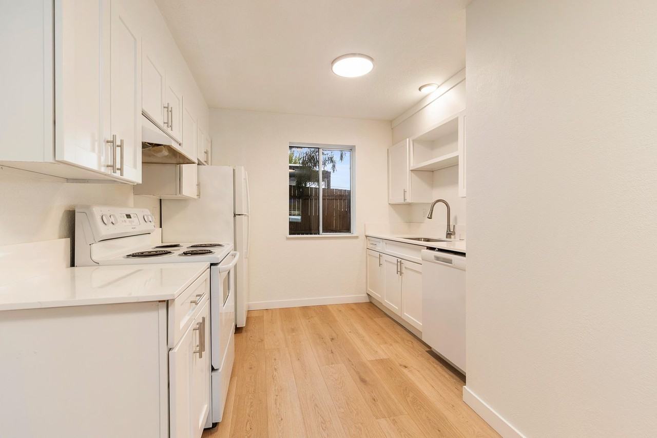 Crestwood Place - Photo 6 of 30