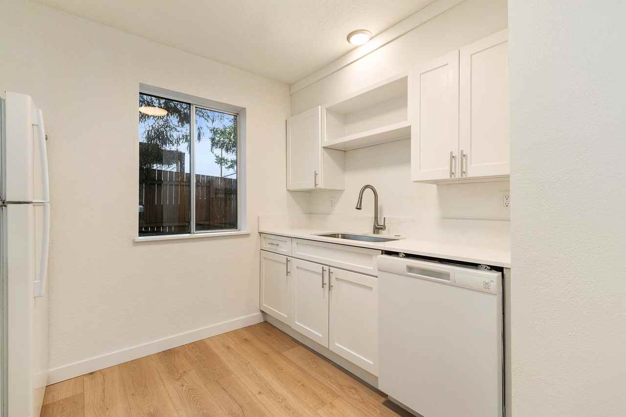 Crestwood Place - Photo 7 of 30