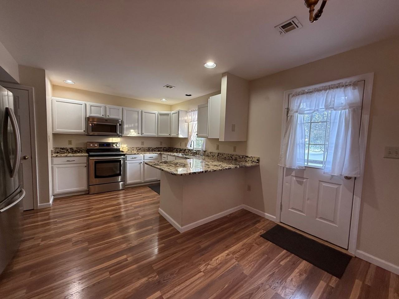 347 Stonehedge Ln - Photo 3 of 9