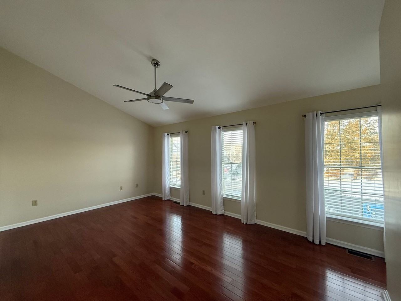 347 Stonehedge Ln - Photo 5 of 9