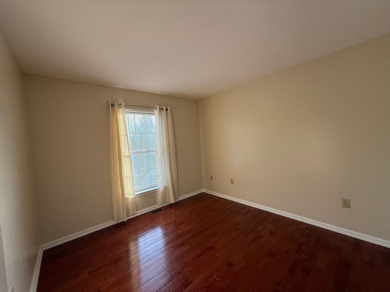 347 Stonehedge Ln - Photo 7 of 9