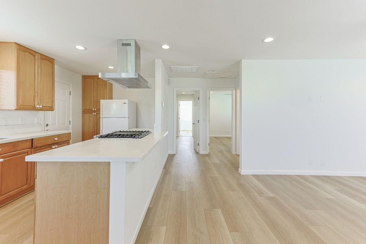 3209 Coral Dr - Photo 4 of 32