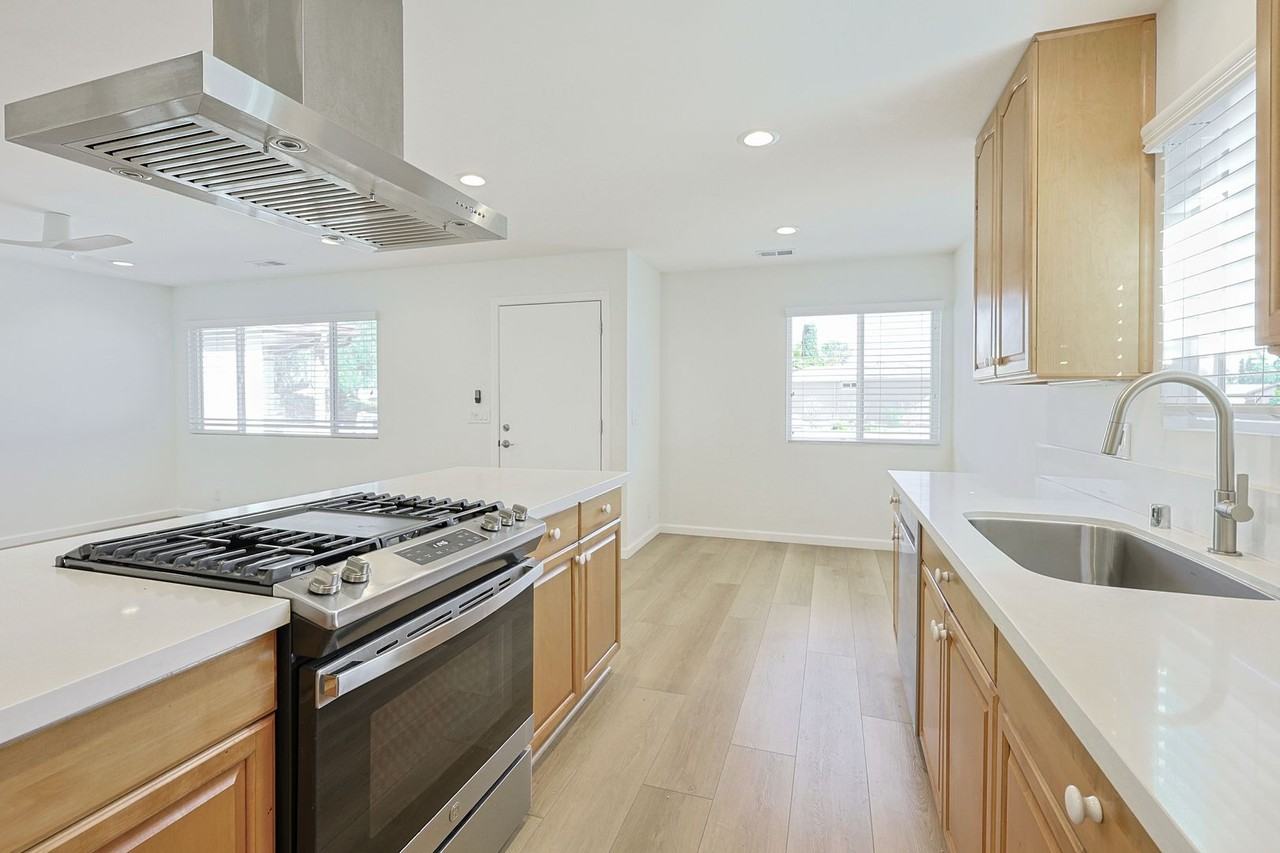 3209 Coral Dr - Photo 5 of 32