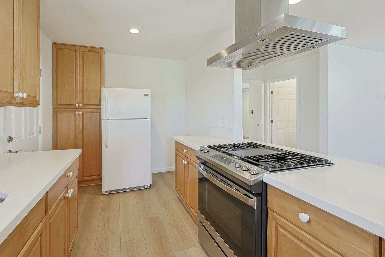 3209 Coral Dr - Photo 6 of 32