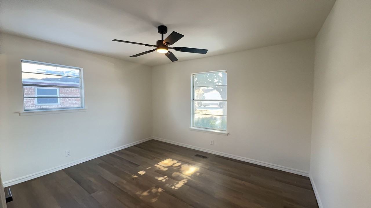 427 E F St - Photo 6 of 14