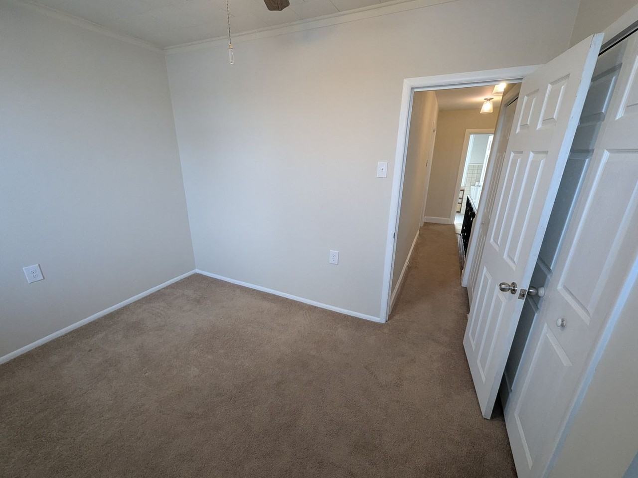 5111 Worth St - Photo 4 of 14