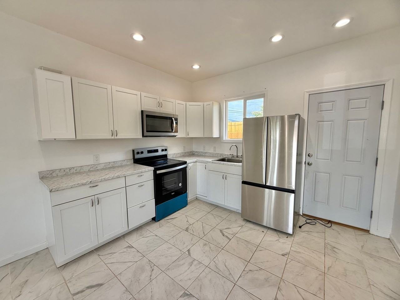 648 Waiehu Beach Rd - Photo 4 of 22