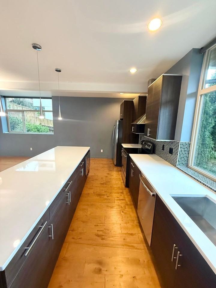 7528 21st Ave Sw - Photo 6 of 25