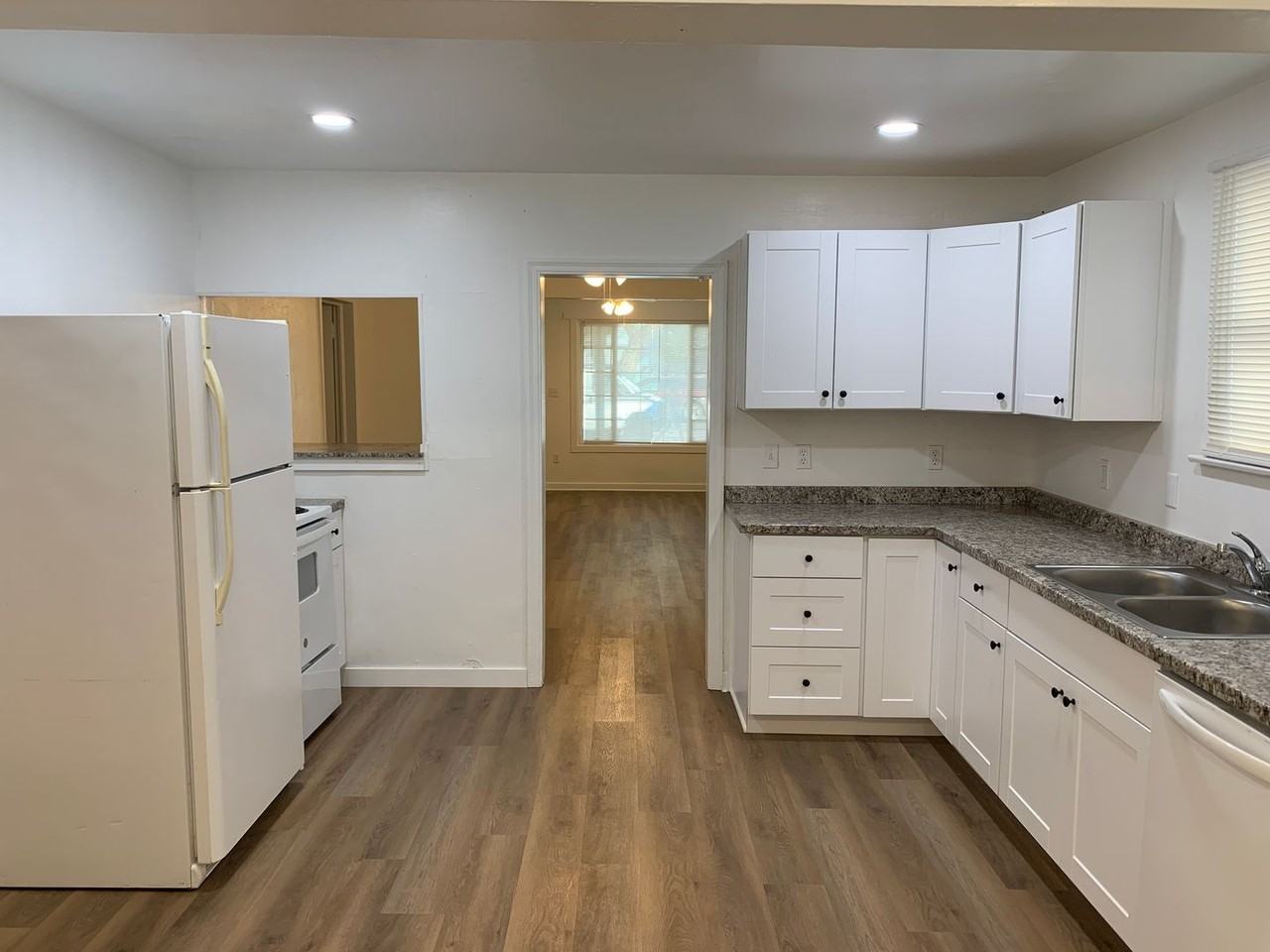 234 Oak St - Photo 3 of 31