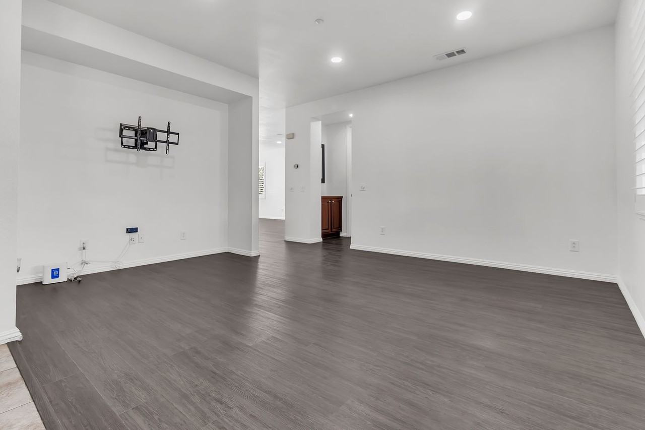 15696 Pecan Ln - Photo 5 of 35