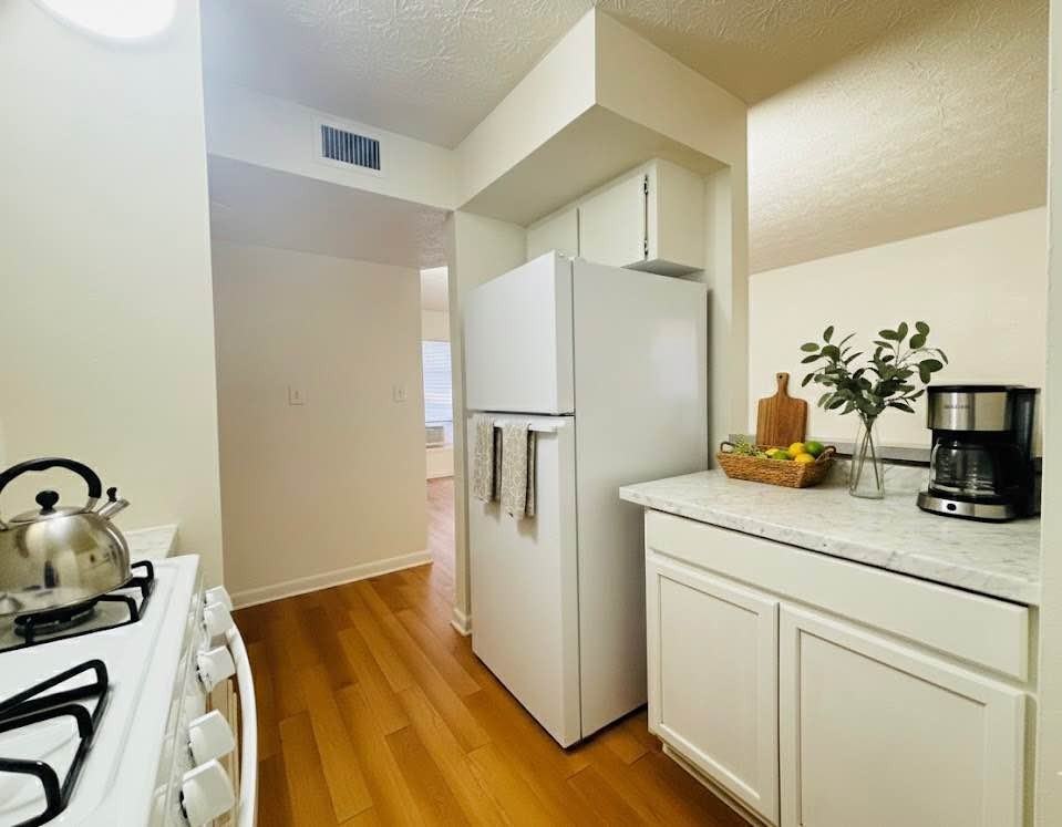 922 E Brownlee St - Photo 3 of 8