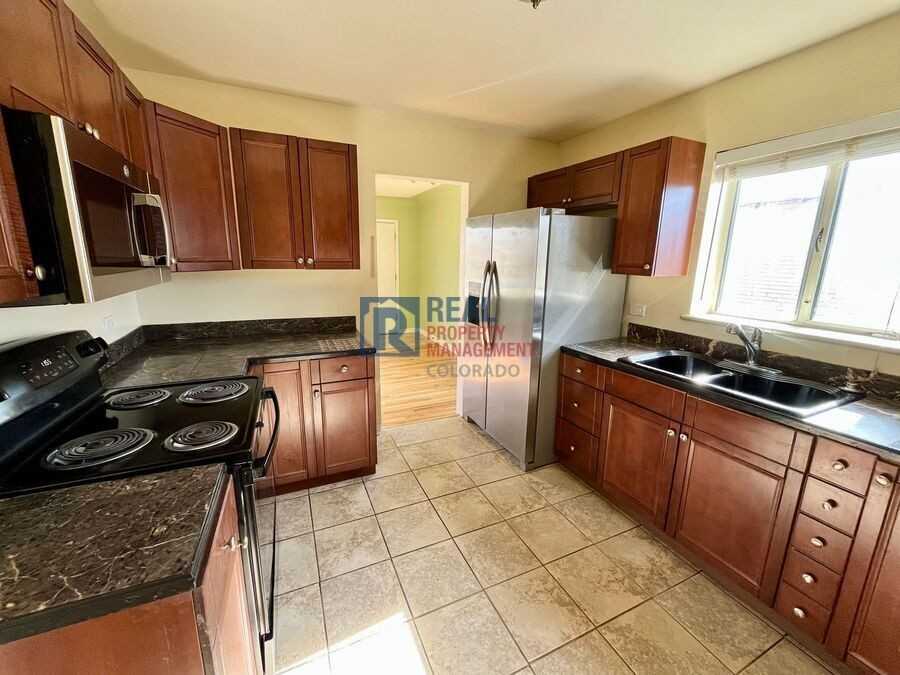 3365 Olive St - Photo 4 of 17