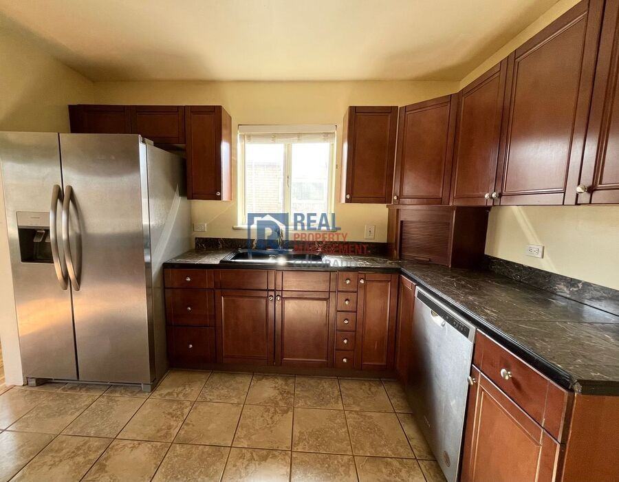 3365 Olive St - Photo 5 of 17